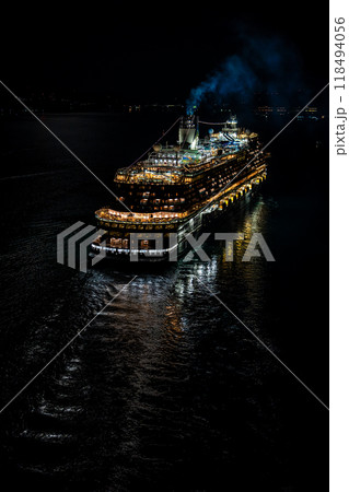 長崎港客船出港（Adora Magic City）女神大橋通過夜景ライトアップ【長崎市】 118494056