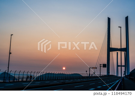 女神大橋の夕陽 【長崎市】 女神大橋の夕陽 【長崎市】 118494170