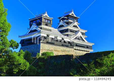 【熊本県】快晴の熊本城大天守と小天守 【熊本県】快晴の熊本城大天守と小天守 118494245