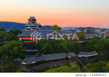 【熊本県】熊本城の夕景 【熊本県】熊本城の夕景 118494255