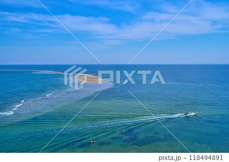 千葉県富津市の富津岬にある富津岬展望台から北側の富津州(ふっつのす)を見る 118494891
