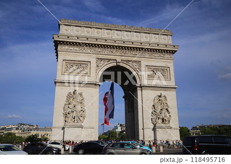 フランス国旗を掲げる凱旋門 フランス国旗を掲げる凱旋門 118495716