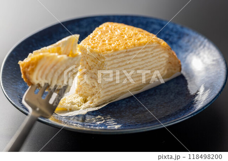 おいしいミルクレープとフォーク おいしいミルクレープとフォーク 118498200