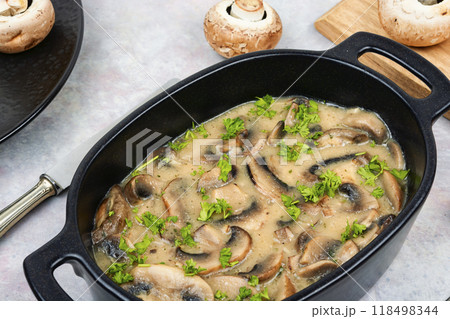 Mushrooms in creamy sauce. 118498344