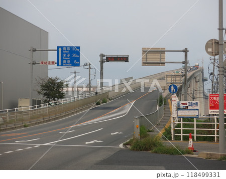 松江市の江島から見た江島大橋（ベタ踏み坂） 118499331