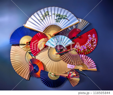 多数の扇子のイメージ素材 多数の扇子のイメージ素材 118505844
