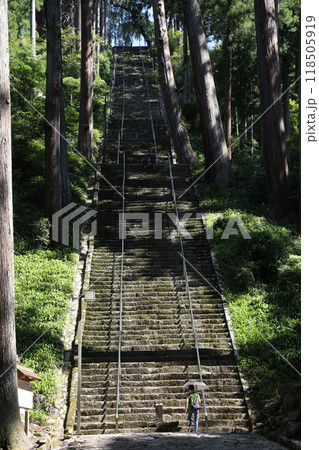 久遠寺の階段 118505919