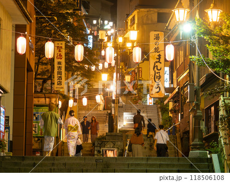 伊香保温泉　「伊香保祭り」の夜景 118506108