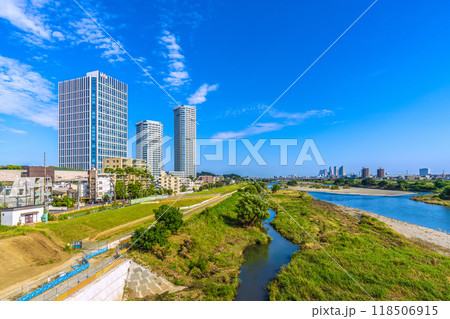 日本の東京都市景観 9月。多摩川や武蔵小杉駅前のタワマン群などを望む＝17日 118506915