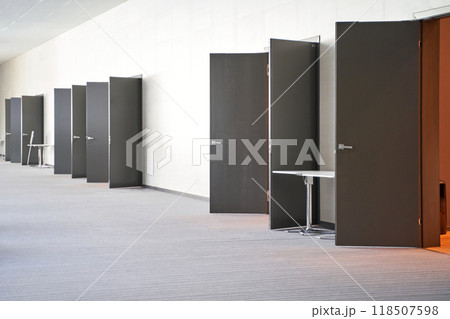 Modern office corridor with open doors creating a minimalistic and professional 118507598