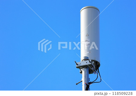 携帯電話基地局　電柱頂部基地局のオムニアンテナ 118509228