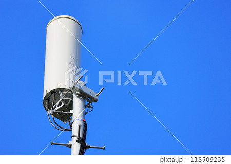 携帯電話基地局 電柱頂部基地局のオムニアンテナ 携帯電話基地局 電柱頂部基地局のオムニアンテナ 118509235