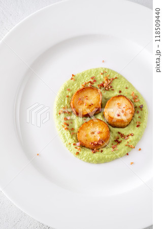 Fried eryngii wit green pea sauce Fried eryngii wit green pea sauce 118509440