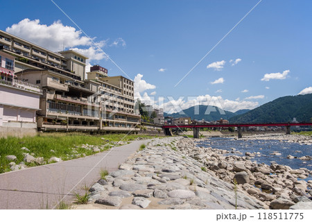 下呂温泉・飛騨川沿いの風景（岐阜県） 118511775