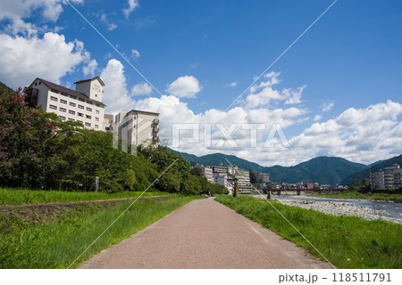 下呂温泉・飛騨川沿いの風景(岐阜県) 下呂温泉・飛騨川沿いの風景(岐阜県) 118511791