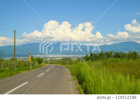 田舎を駆け抜ける道路【安曇野市】 118512286