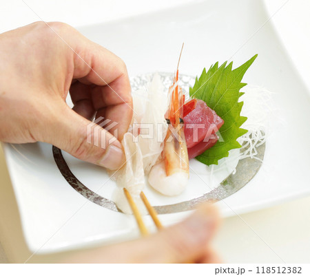 刺身の盛り付け 118512382