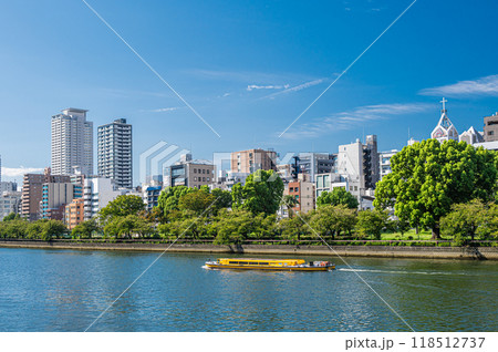 大川を行くクルーズ客船 大阪市 大川を行くクルーズ客船 大阪市 118512737