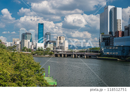天満橋の上からの大阪市街風景　大阪ビジネスパーク　 118512751