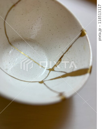 Kintsugi, emotional scars, Japanese Art 118513117