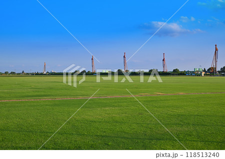 荒川第二調節池建設中　大宮健保グラウンドからの眺め　夏の風景　　 118513240