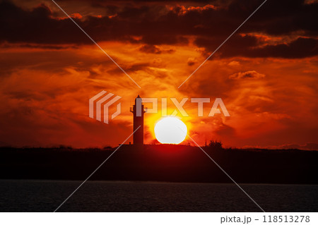 石狩灯台の夕陽 石狩灯台の夕陽 118513278