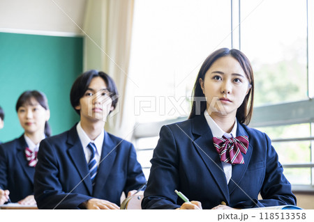 授業 教室 男女 高校 中学校 真剣 授業 教室 男女 高校 中学校 真剣 118513358
