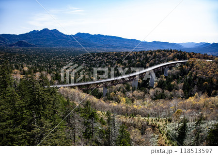 大雪山を横切る松見の大橋 大雪山を横切る松見の大橋 118513597