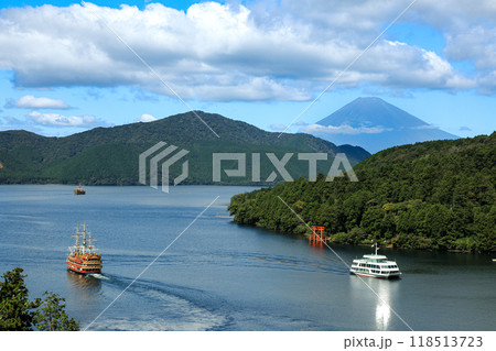 秋の芦ノ湖と富士山 神奈川県箱根町 秋の芦ノ湖と富士山 神奈川県箱根町 118513723