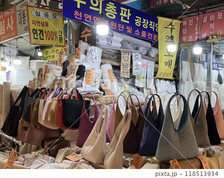 韓国　広蔵市場の布製品の問屋 118513934