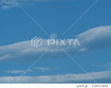 雲の龍に乗る月 雲の龍に乗る月 118513992