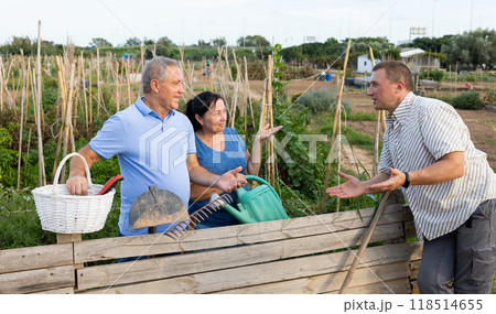 Man talking with neighbours near backyard garden 118514655