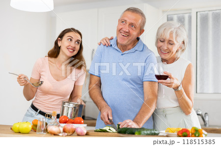 Happy time in kitchen 118515385