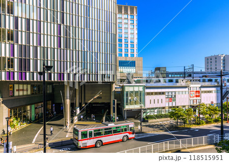 日本の東京都市景観　9月。二子玉川駅や電車、バスなどを望む 118515951