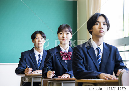 授業 教室 男女 高校 中学校 真剣 授業 教室 男女 高校 中学校 真剣 118515979