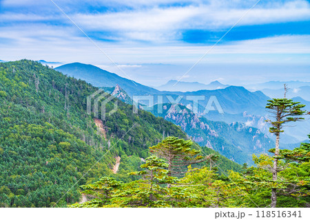 【山梨県】国師ヶ岳 夢の庭園から瑞牆山方面の展望 【山梨県】国師ヶ岳 夢の庭園から瑞牆山方面の展望 118516341