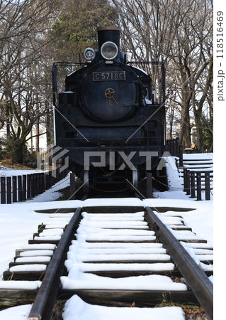 雪の中の蒸気機関車 118516469
