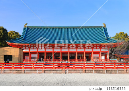 【京都府】快晴の平安神宮（外拝殿） 118516533