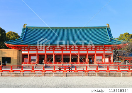 【京都府】快晴の平安神宮（外拝殿） 118516534