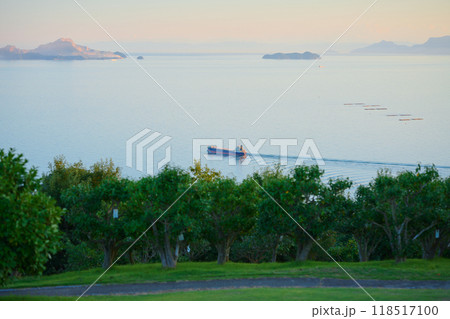 万葉の岬から見える瀬戸内海 万葉の岬から見える瀬戸内海 118517100