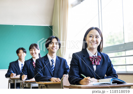 授業 教室 男女 高校 中学校 笑顔 授業 教室 男女 高校 中学校 笑顔 118518059