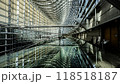 晴れている日の東京国際フォーラム　鏡反射 118518187