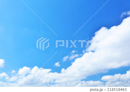 夏の青空と雲 118518463