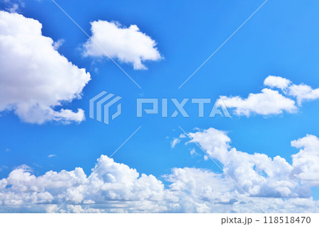 夏の青空と雲 118518470