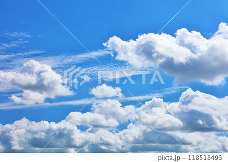 夏の青空と雲 118518493