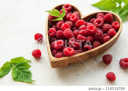 Fresh organic ripe raspberry Fresh organic ripe raspberry 118518789