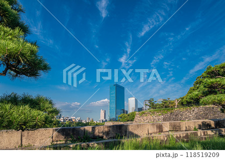 大阪城京橋口からOBPクリスタルタワーの眺め 大阪城京橋口からOBPクリスタルタワーの眺め 118519209