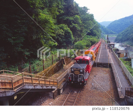 嵯峨野トロッコ列車「保津峡駅」 嵯峨野トロッコ列車「保津峡駅」 118520076