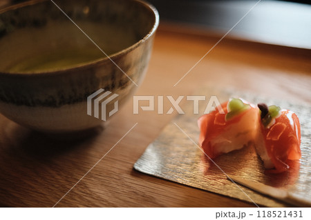 お抹茶と和菓子のセット　秋　柿 118521431