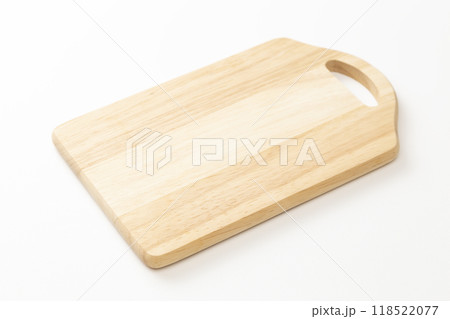 白背景にカッティングボード 白背景にカッティングボード 118522077